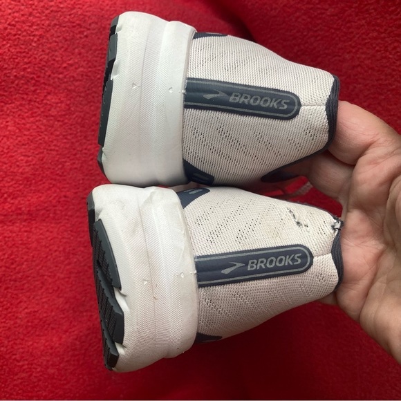 BROOKS Sz 10.5 Launch Lightweight Cushioning Lace Up Sneakers - Picture 9 of 13